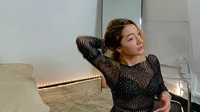 Ammelia  online show from 3, 11, 2025