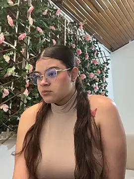 Tharafresneda  online show from 30, 10, 2025