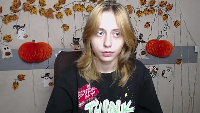 TracyLll online show from 14, 11, 2025