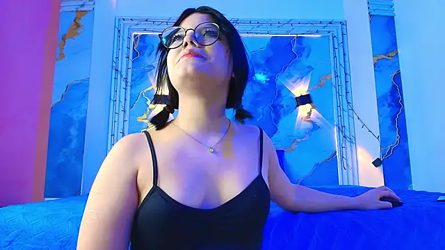 Girls from medellin online show from 13, 1, 2026