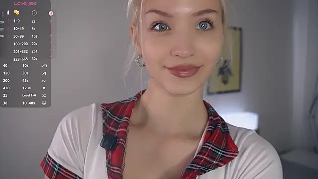 Snapshot of VetaManhardt chatting on 7, 7, 2026 VetaManhardt online show from 7, 7, 2026
