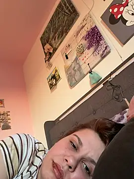 Carolineisback online show from 6, 3, 2026