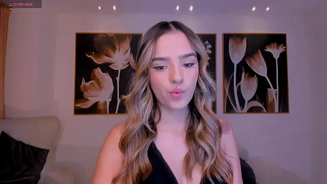 Snapshot of LaurentRosse1 chatting on 5, 7, 2026 LaurentRosse1 online show from 5, 7, 2026