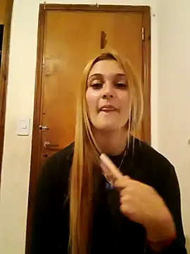 Snapshot of larubia_arg chatting on 31, 10, 2025 larubia arg online show from 31, 10, 2025