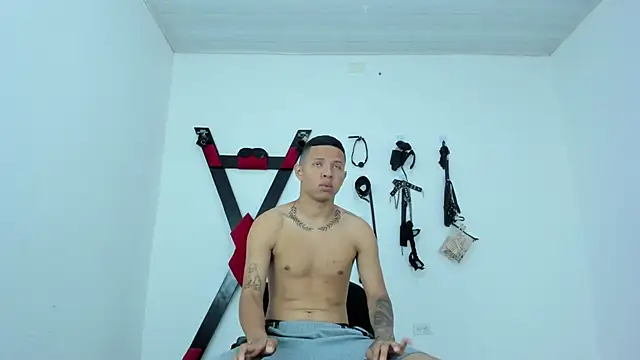 Steven19 LatinBoy online show from 10, 11, 2025