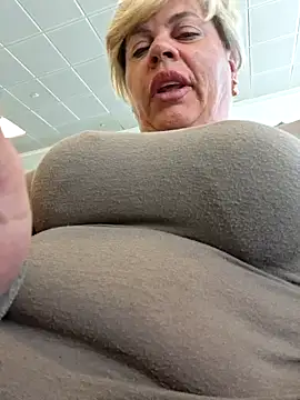 Snapshot of MilkySky chatting on 9, 3, 2026 MilkySky online show from 9, 3, 2026