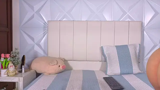 Luna  grace online show from 5, 1, 2026