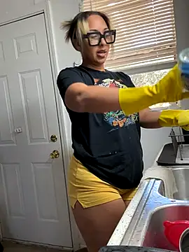 prettylildes online show from 9, 11, 2025