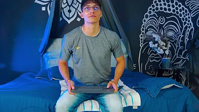 AlessioVitale online show from 20, 12, 2025