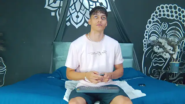 AlessioVitale online show from 10, 1, 2026