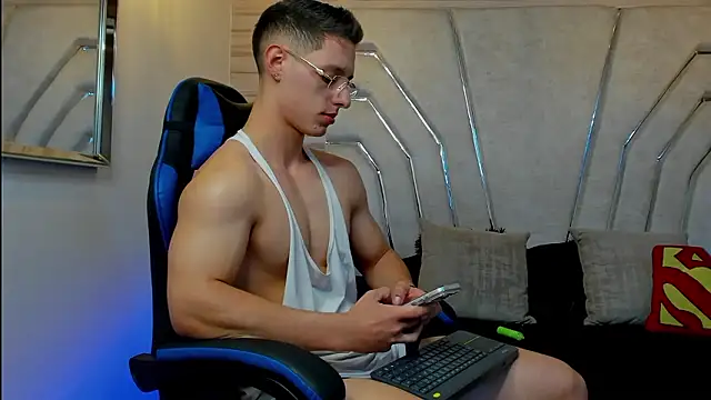 Snapshot of MAXTHOMSON chatting on 5, 2, 2026 MAXTHOMSON online show from 5, 2, 2026