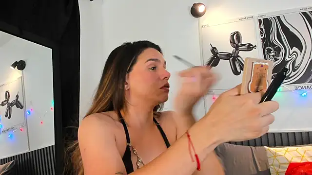 Cloe Bonne online show from 21, 12, 2025