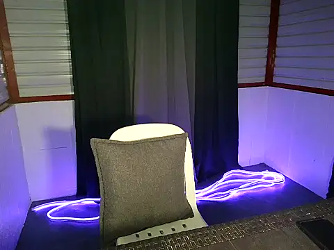 xwildflowerx online show from 12, 4, 2026