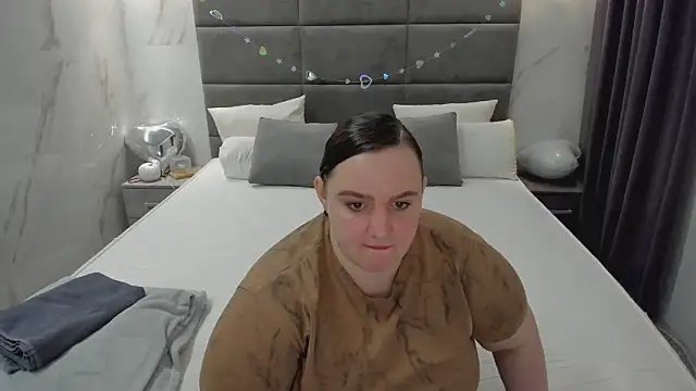 bbwsexis online show from 15, 4, 2026