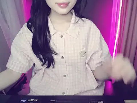 Snapshot of Pearlia-7 chatting on 4, 11, 2025 Pearlia-7 online show from 4, 11, 2025