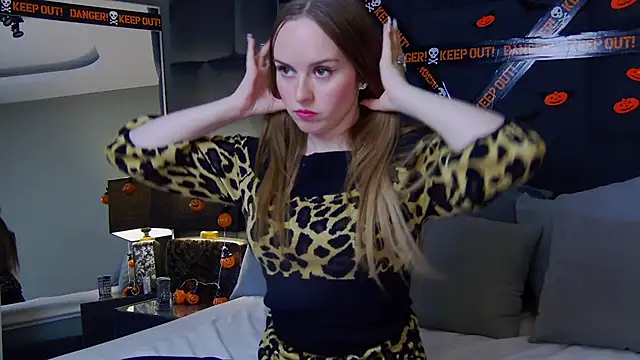 Snapshot of MollyMazer chatting on 2, 11, 2025 MollyMazer online show from 2, 11, 2025