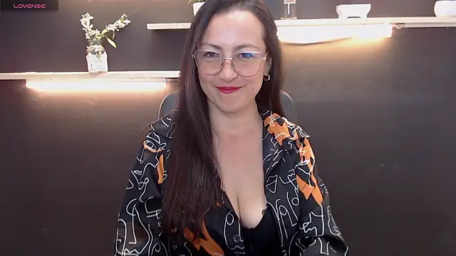 Lauryn Jones online show from 5, 3, 2026