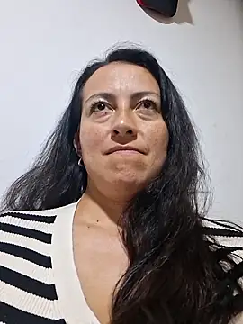 Lauryn Jones online show from 31, 5, 2026