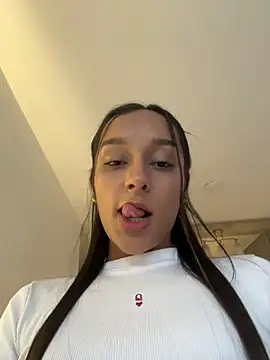 Brunettecollins05 online show from 14, 4, 2026