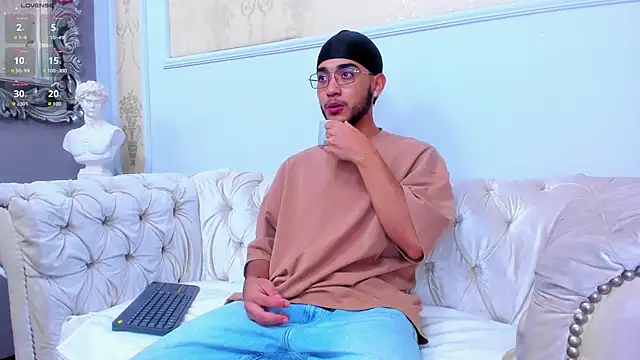 Snapshot of MatteoRicci_ chatting on 4, 11, 2025 MatteoRicci online show from 4, 11, 2025