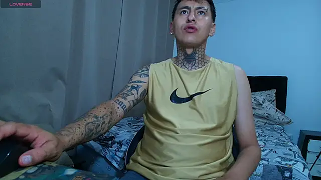 emi liano10 online show from 8, 11, 2025