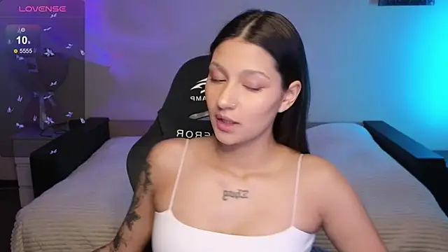 Nikol Goldysss online show from 8, 11, 2025