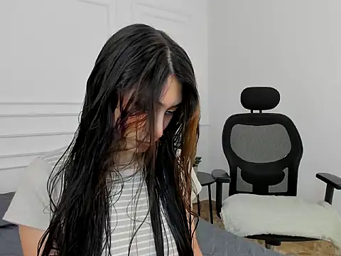 Ana Muller19 online show from 4, 11, 2025