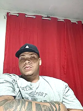 Snapshot of monicaquadro01 chatting on 8, 11, 2025 monicaquadro01 online show from 8, 11, 2025