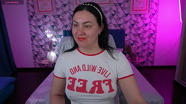 Snapshot of VelvetLuck chatting on 9, 4, 2026 VelvetLuck online show from 9, 4, 2026