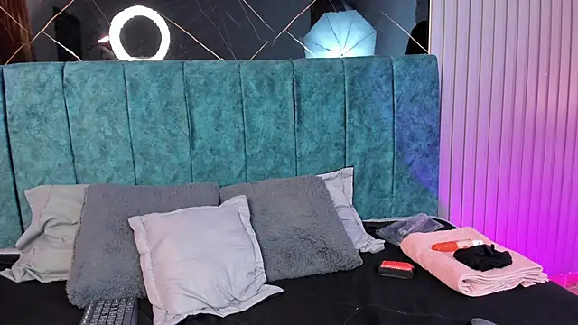 Bella Riverss online show from 22, 11, 2025