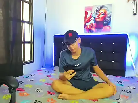 Snapshot of Camilo_hot_21 chatting on 4, 11, 2025 Camilo hot 21 online show from 4, 11, 2025