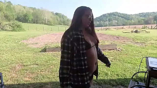 Snapshot of thickfarmtwat chatting on 24, 4, 2026 thickfarmtwat online show from 24, 4, 2026