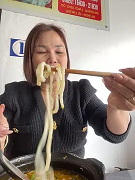 Snapshot of Liliy2x chatting on 5, 11, 2025 Liliy2x online show from 5, 11, 2025