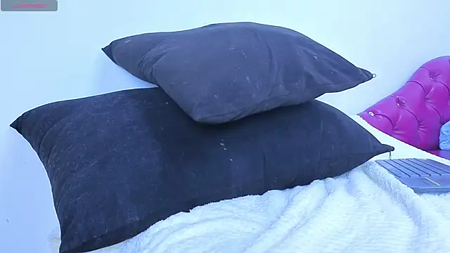 Julieta horney online show from 6, 11, 2025