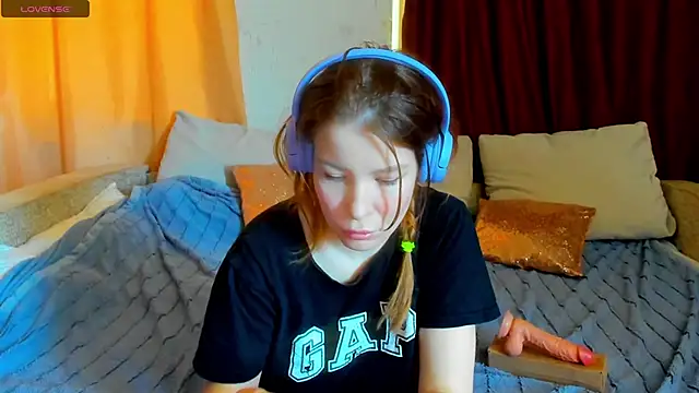 Eva purrr  online show from 10, 4, 2026