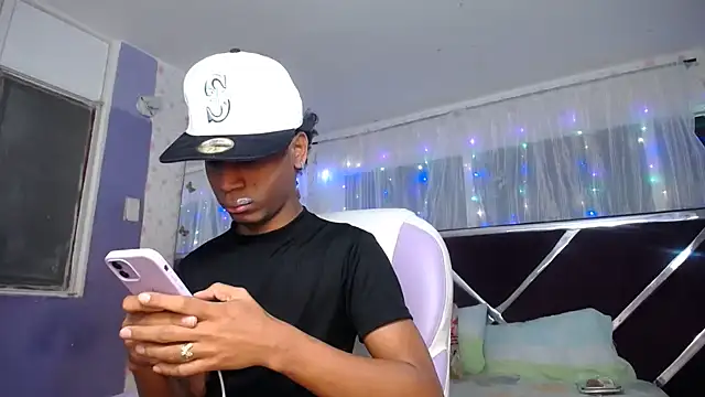 Santy bigcock 01 online show from 17, 4, 2026