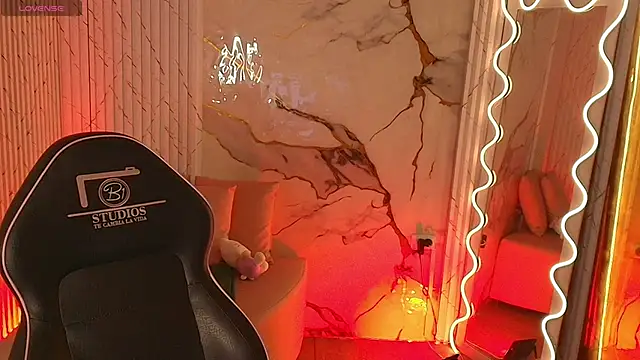 PEACHY TAY online show from 7, 4, 2026