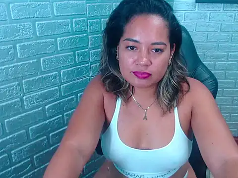 Bella Summers  online show from 5, 11, 2025