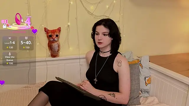 LatinaHuguenin online show from 28, 11, 2025