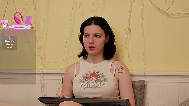 LatinaHuguenin online show from 2, 12, 2025