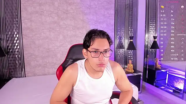 Snapshot of TheoHart_ chatting on 7, 11, 2025 TheoHart online show from 7, 11, 2025