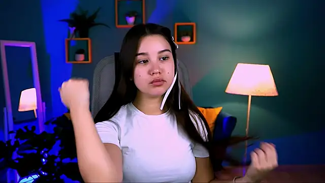 AnnaGarcias  online show from 12, 11, 2025