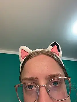 Snapshot of EveLunny chatting on 4, 8, 2026 EveLunny online show from 4, 8, 2026