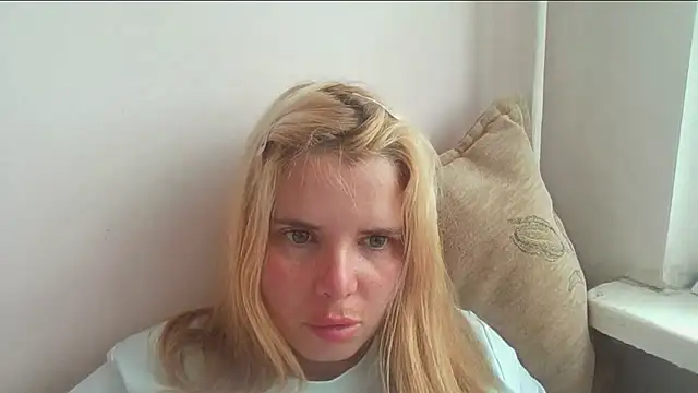 Snapshot of HornyElena chatting on 9, 6, 2026 HornyElena online show from 9, 6, 2026