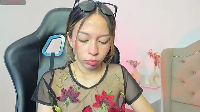 LuluuBerry online show from 12, 11, 2025