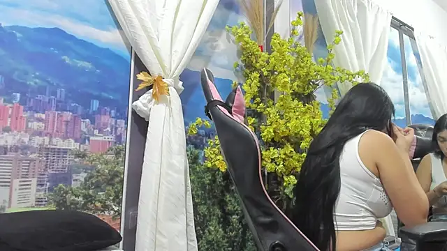 LucieAndSarah online show from 11, 11, 2025