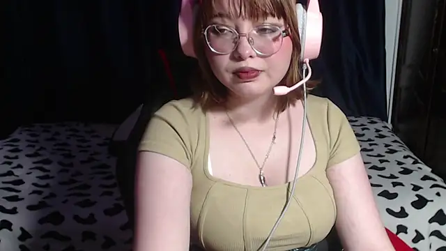Snapshot of Michi_sauria1 chatting on 4, 12, 2025 Michi sauria1 online show from 4, 12, 2025