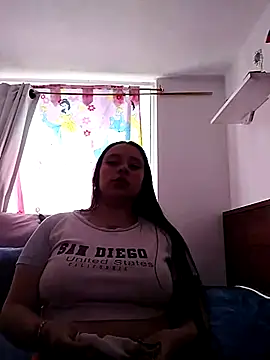 Snapshot of Thamara- chatting on 7, 11, 2025 Thamara- online show from 7, 11, 2025