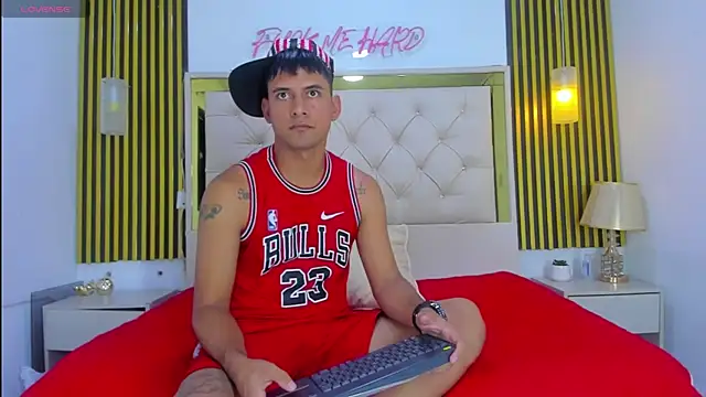 KEVIN MCKINLEY online show from 8, 11, 2025