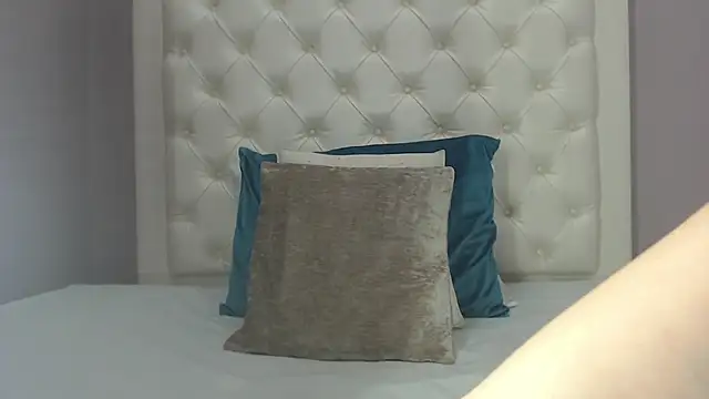 Snapshot of rossibaker chatting on 27, 11, 2025 rossibaker online show from 27, 11, 2025